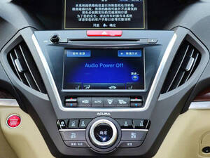 أكورا إم دي إكس الداخلية 