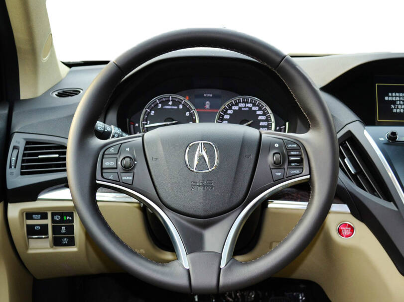 أكورا إم دي إكس الداخلية 