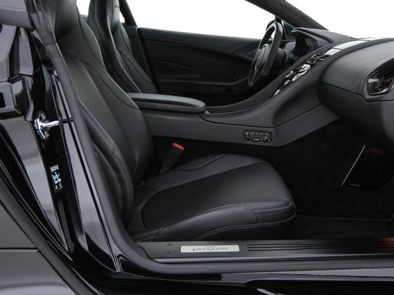 أستون مارتن فانكويش إس الداخلية 