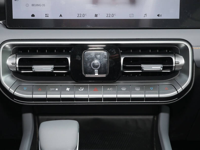 BAIC BJ40 Plus Interior 