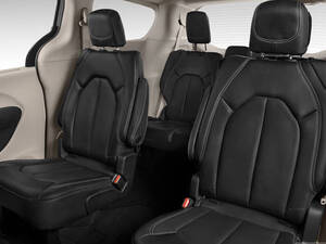 كرايسلر فوييجر الداخلية 