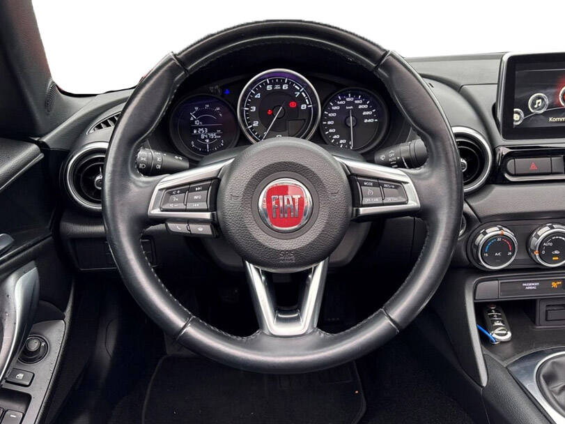 فيات 124 Spider الداخلية 