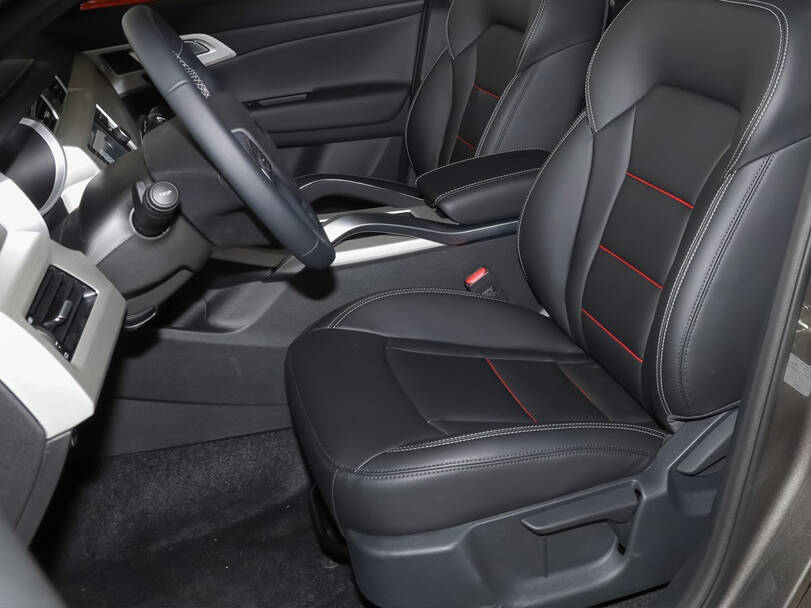 جيلي X7 سبورت الداخلية 