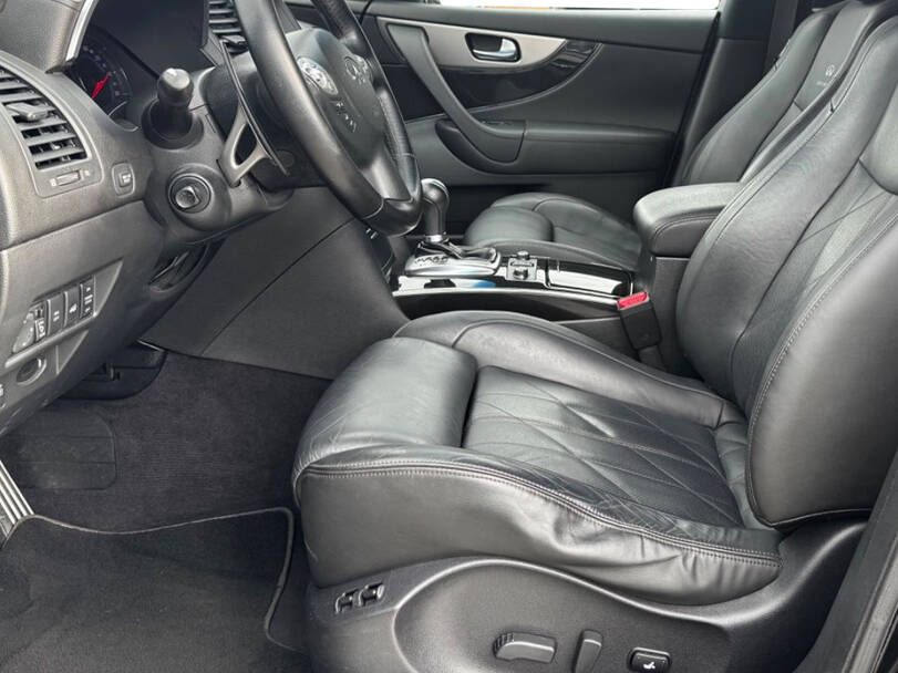 Infiniti FX35 Interior 