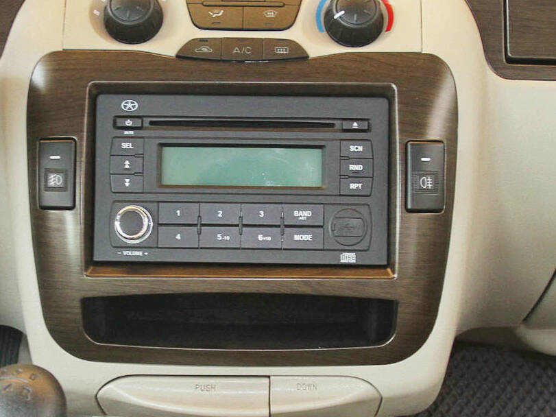 جاك ريفاين M5 الجيل الأول الداخلية 