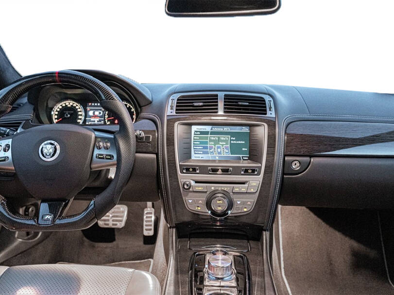 جاجوار إكس كي آر الداخلية 