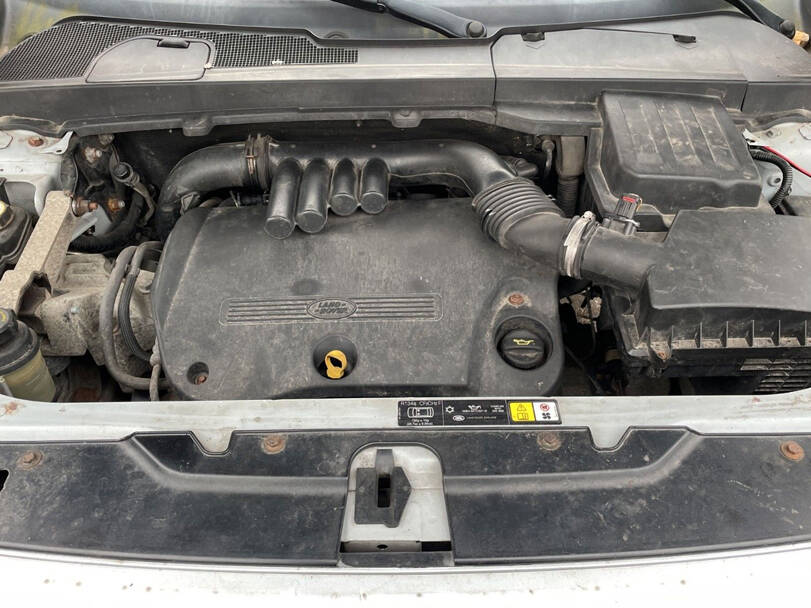 Land Rover LR2 Exterior 