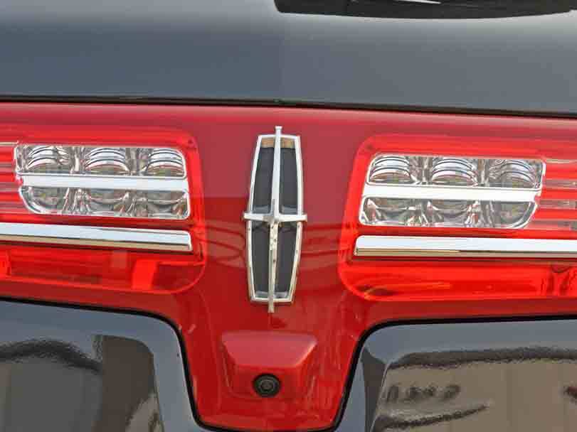 Lincoln MKT Exterior 
