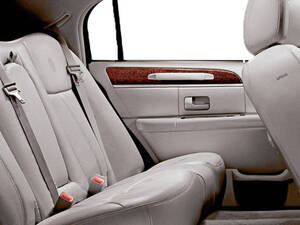 لينكون تاون كار الداخلية 