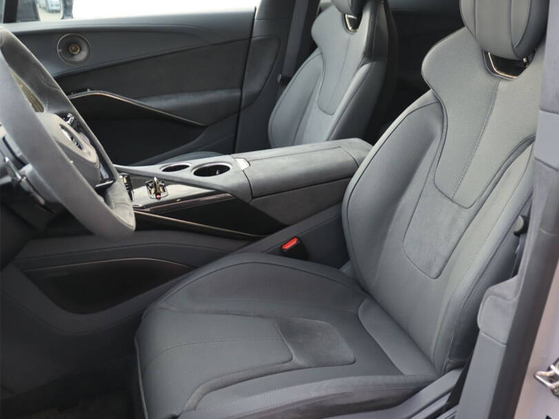 Lotus Eletre Interior 