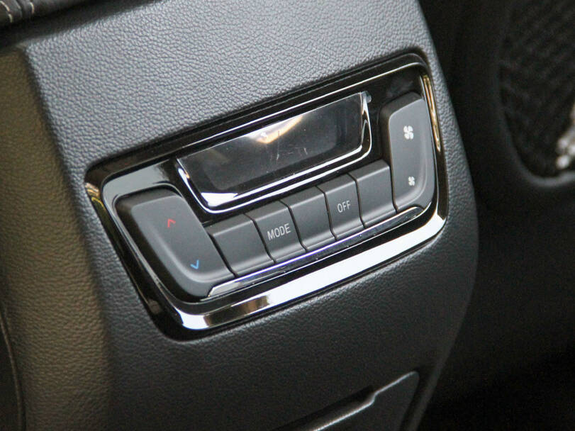 ماكسوس D90 الداخلية 