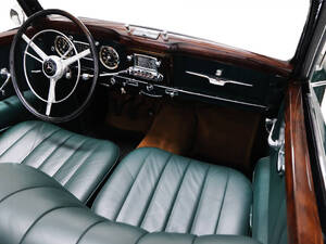 Mercedes Benz 220 Interior 