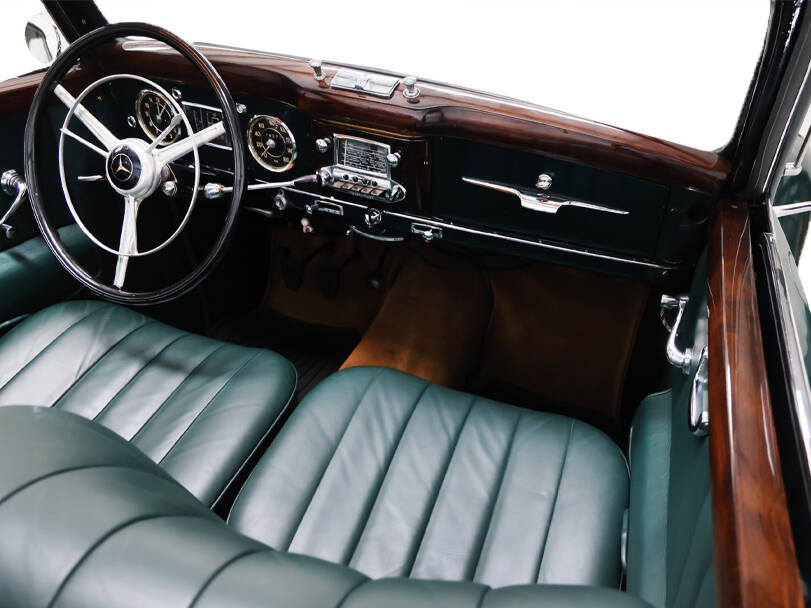 Mercedes Benz 220 Interior 