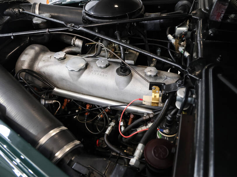 Mercedes Benz 220 Exterior 