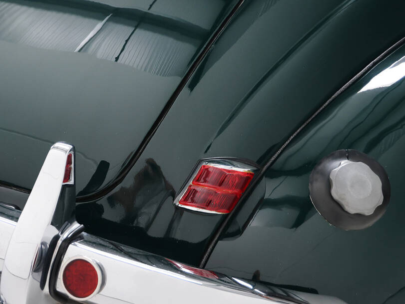 Mercedes Benz 220 Exterior 