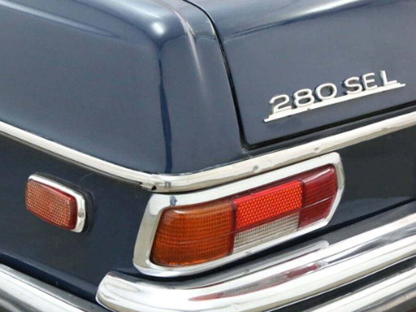 Mercedes Benz 280 Exterior 