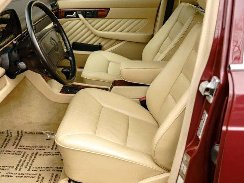 Mercedes Benz 560 Interior 