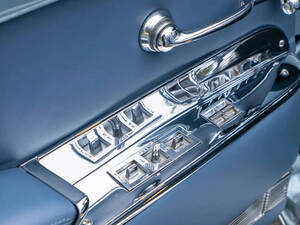 مرسيدس بنز 220 SE كونفيرتيبل الداخلية 