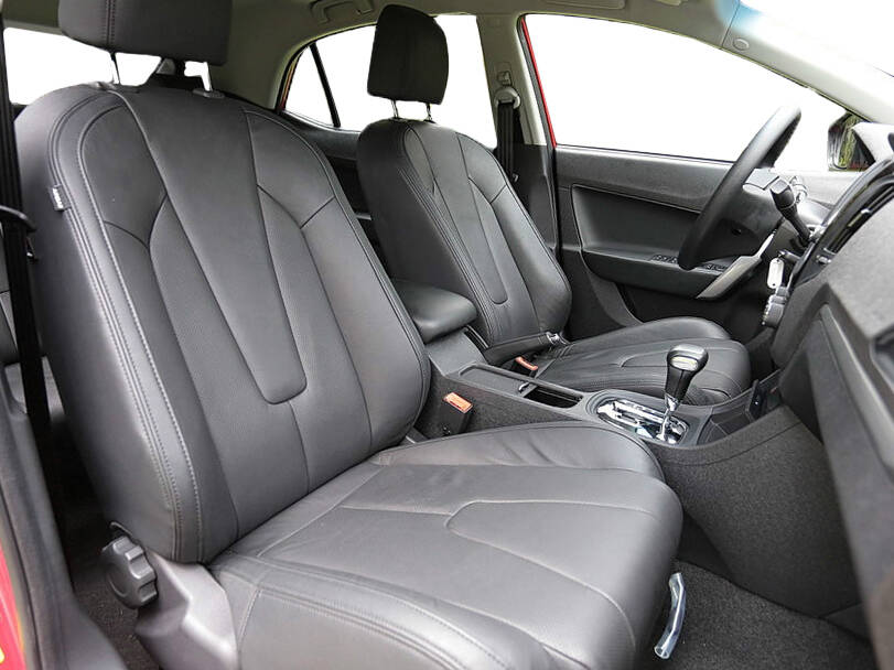 إم جي 5 الجيل الأول الداخلية 