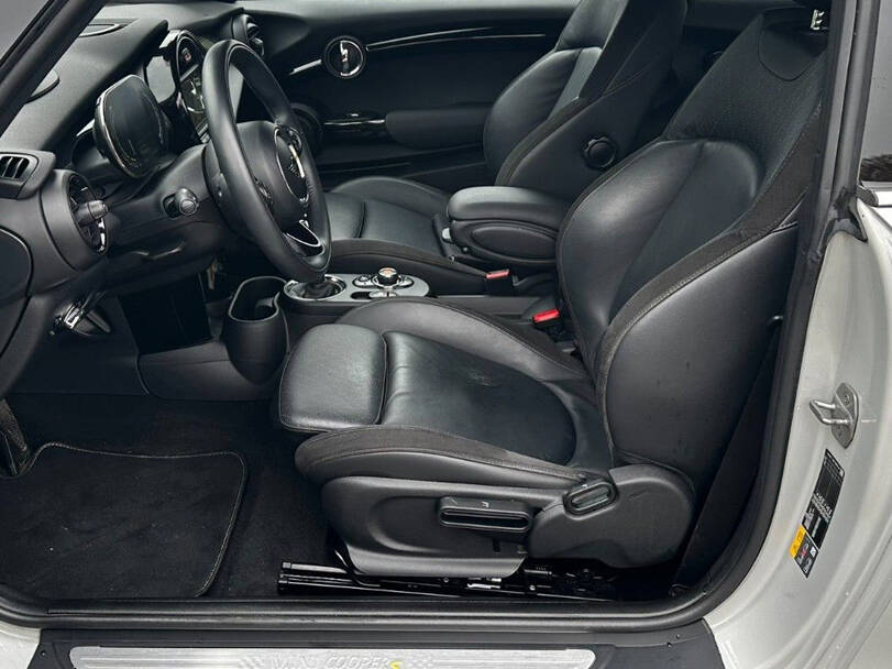 ميني SE إي في الداخلية 