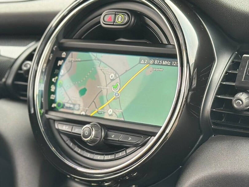 ميني SE إي في الداخلية 