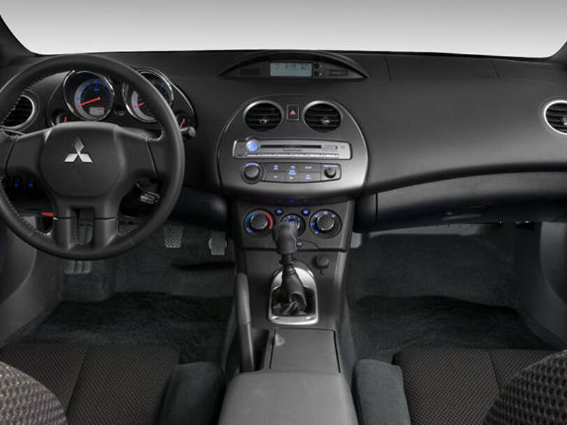 ميتسوبيشي إكليبس الداخلية 