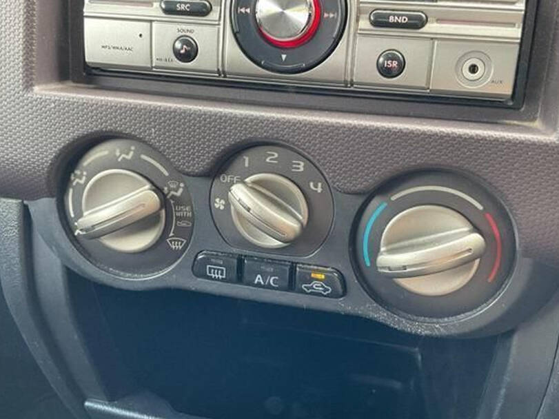 ميتسوبيشي باجيرو ميني الداخلية 