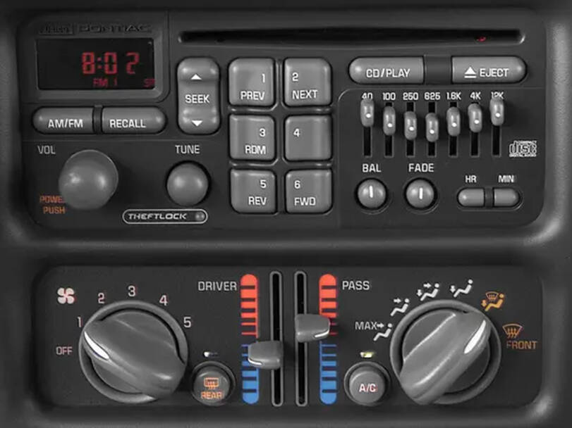 بونتياك جراند بريكس الجيل السابع الداخلية 