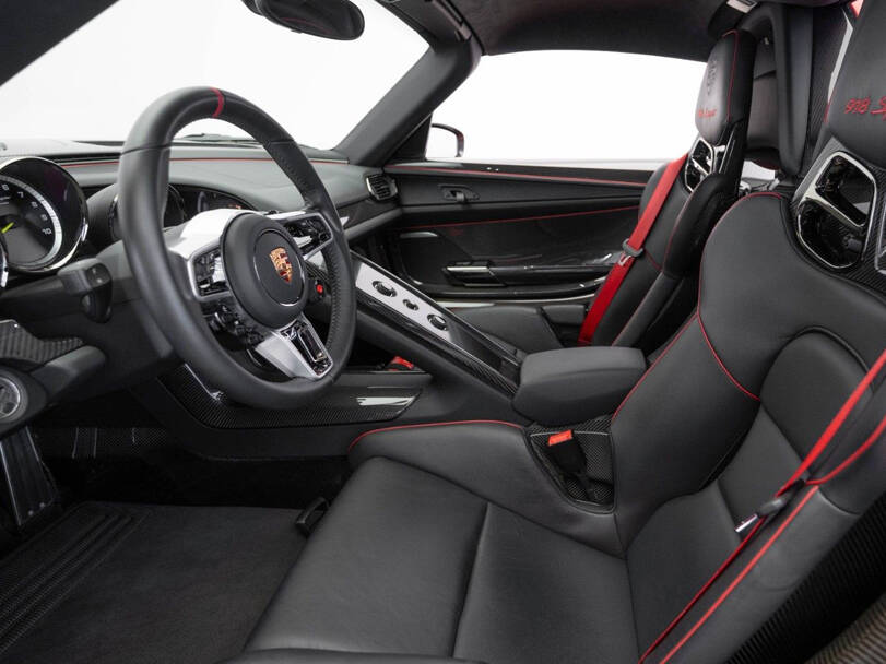 Porsche 918 Spyder Interior 