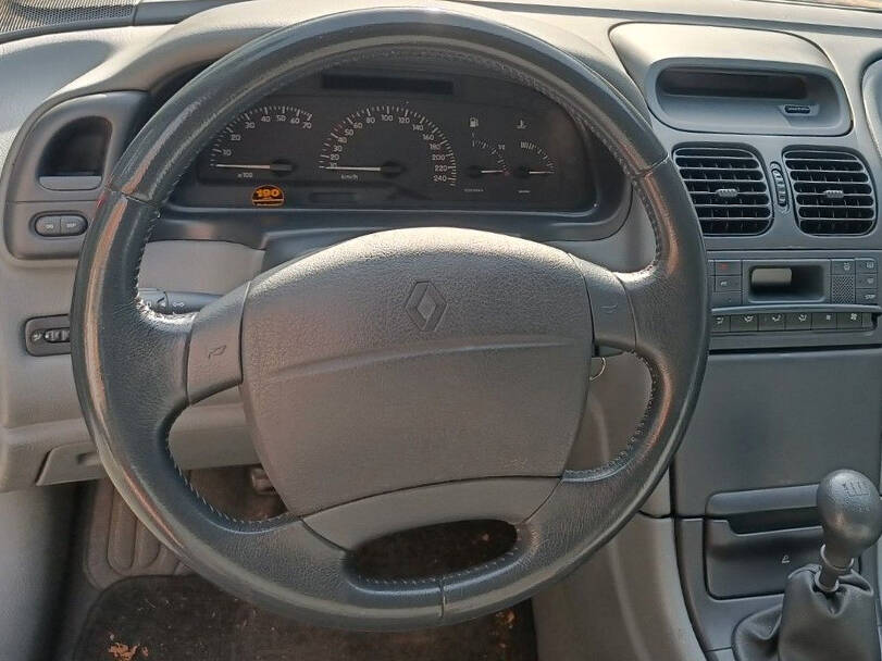 Renault Laguna 1st (X56) Generation Interior 