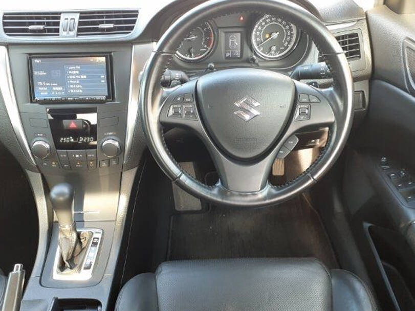 Suzuki Kizashi Interior 