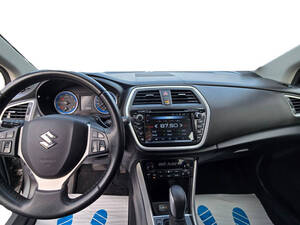 سوزوكي SX4 الداخلية 