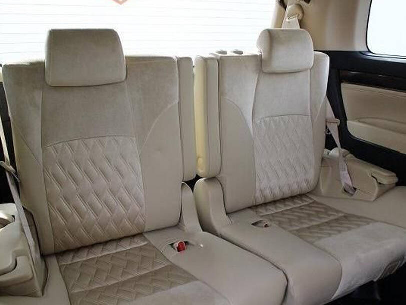 تويوتا ألفارد الجيل الثالث (AH30) الداخلية 