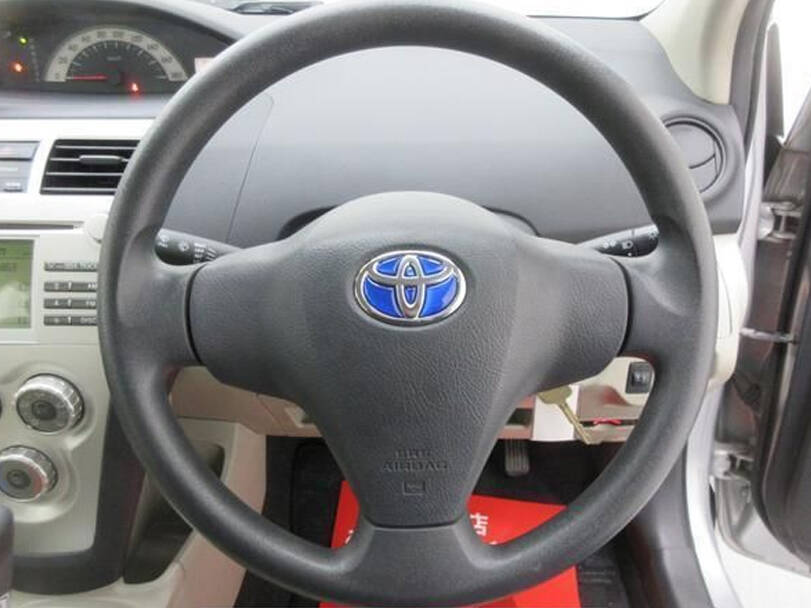 Toyota Belta Interior 