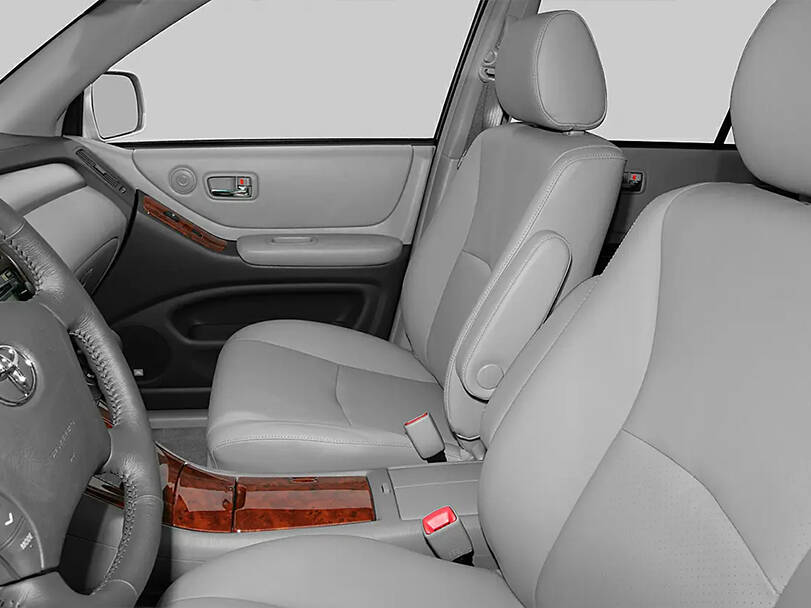 Toyota Kluger Interior 