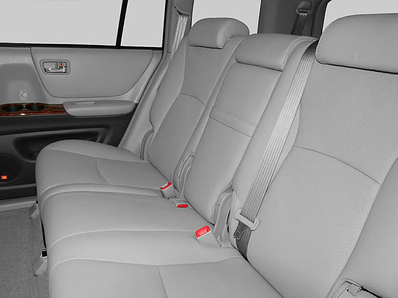Toyota Kluger Interior 