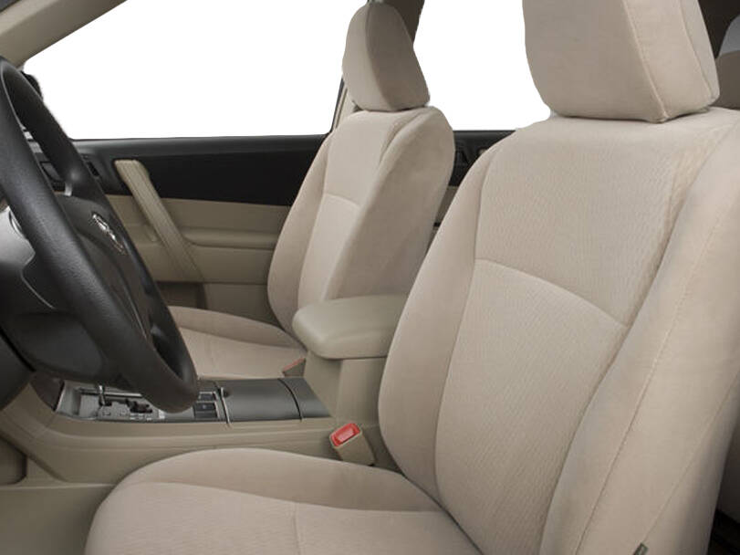 Toyota Kluger Interior 