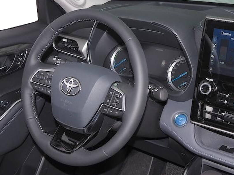 Toyota Kluger Interior 