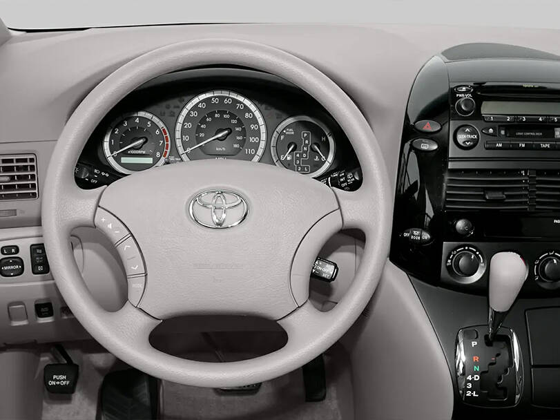 Toyota Sienna 2nd (XL20) Generation Interior 