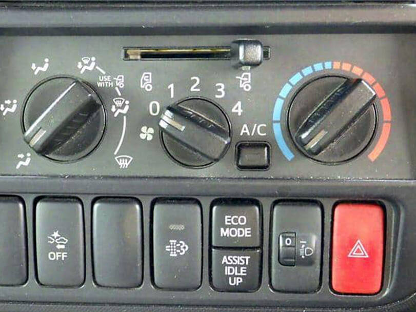 تويوتا تويويس الداخلية 