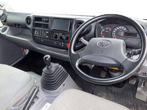 تويوتا تويويس الداخلية 