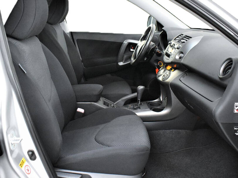 Toyota Vanguard Interior 