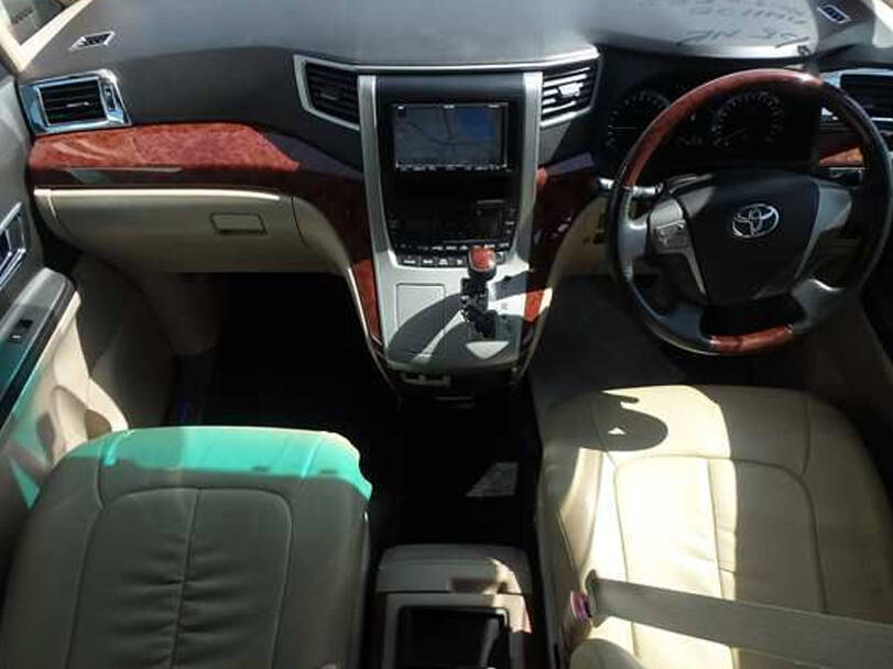 Toyota Vellfire Interior 