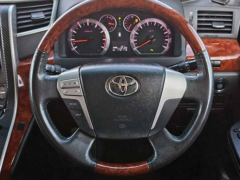 Toyota Vellfire Interior 