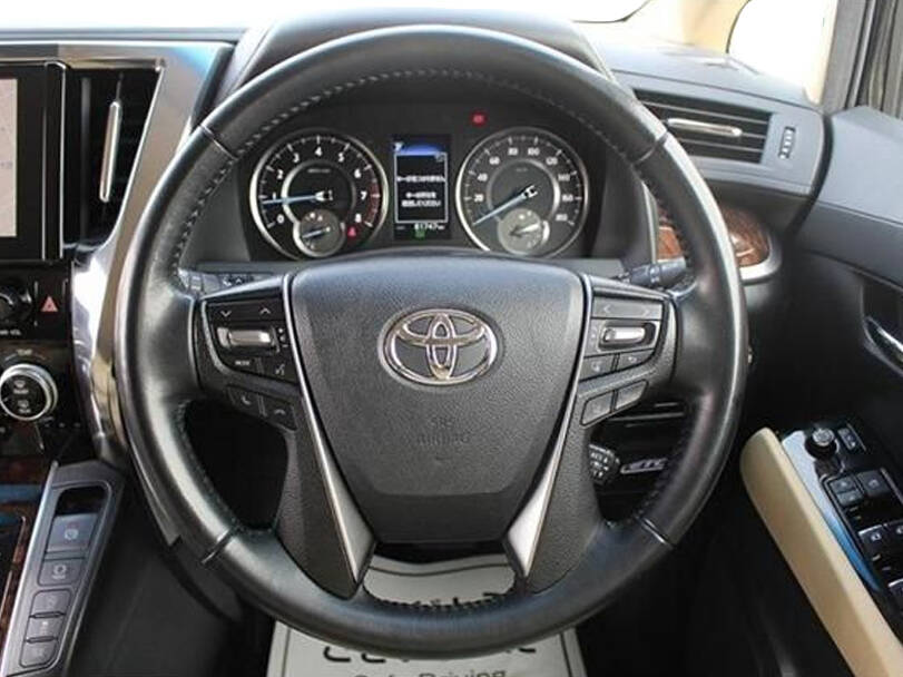 Toyota Vellfire Interior 