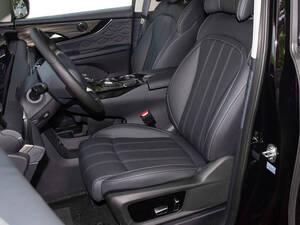 Forthing V9 Interior 